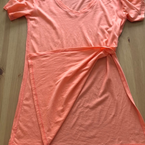 Lululemon T-shirt - Picture 4 of 4